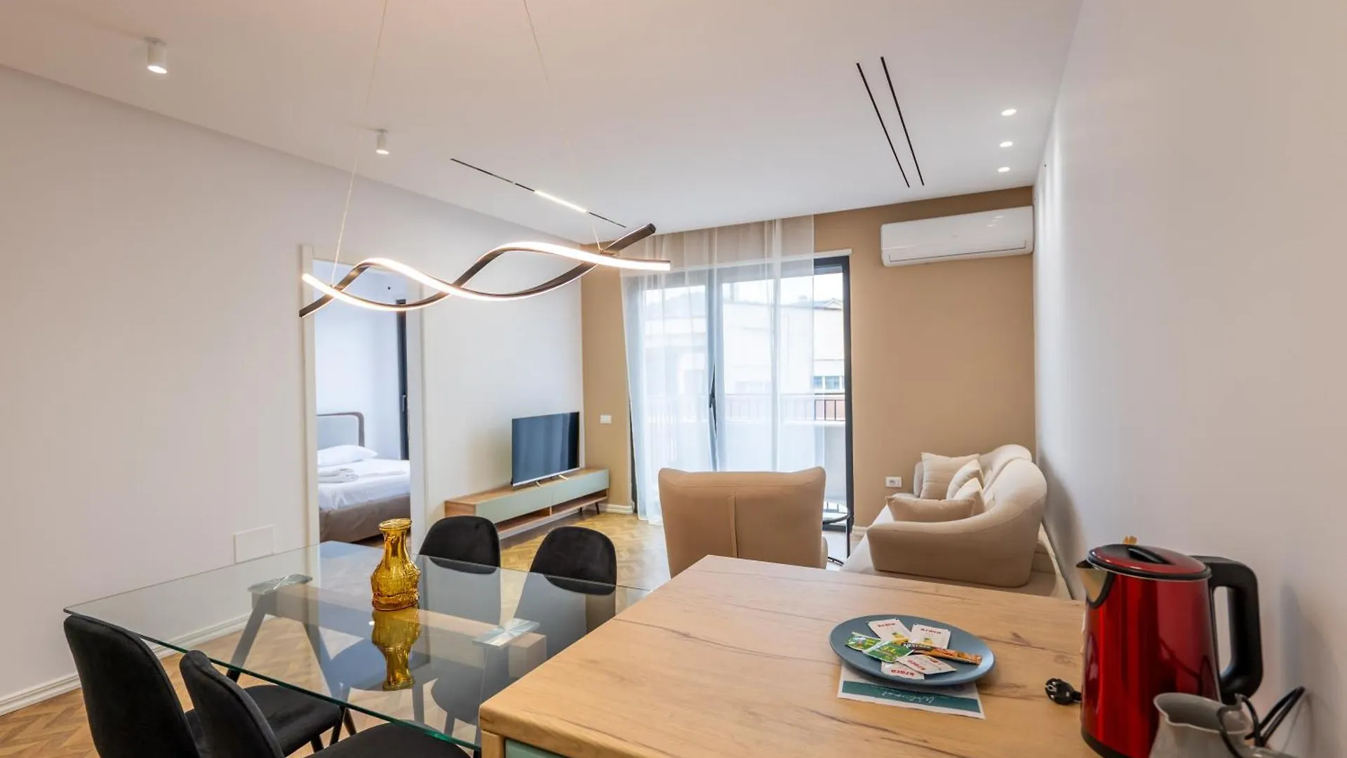 アパート Tirent Apartment-Modern Bedrooms Stay Near Liqeni I Thate ティラナ