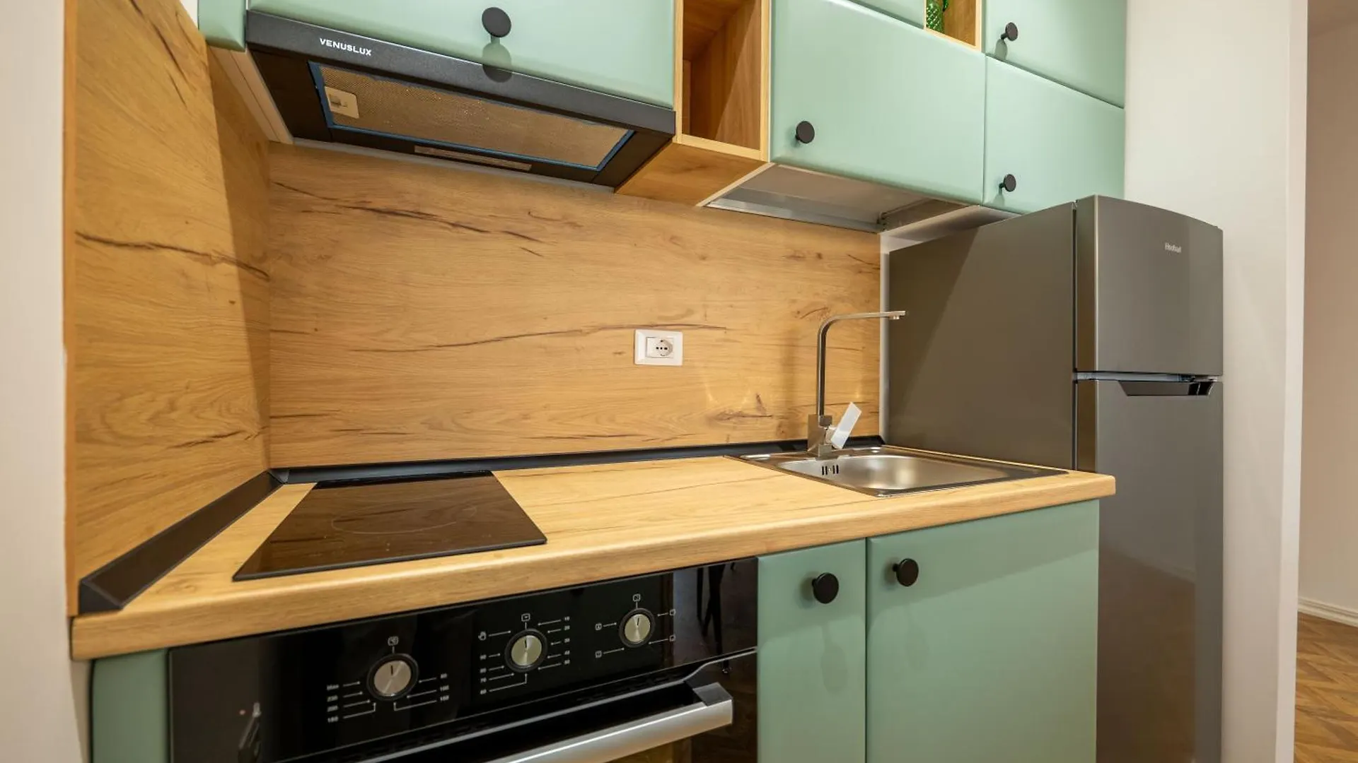 Tirent Apartment-Modern Bedrooms Stay Near Liqeni I Thate ティラナ アパート