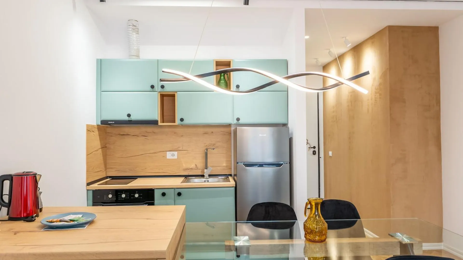 アパート Tirent Apartment-Modern Bedrooms Stay Near Liqeni I Thate ティラナ アルバニア