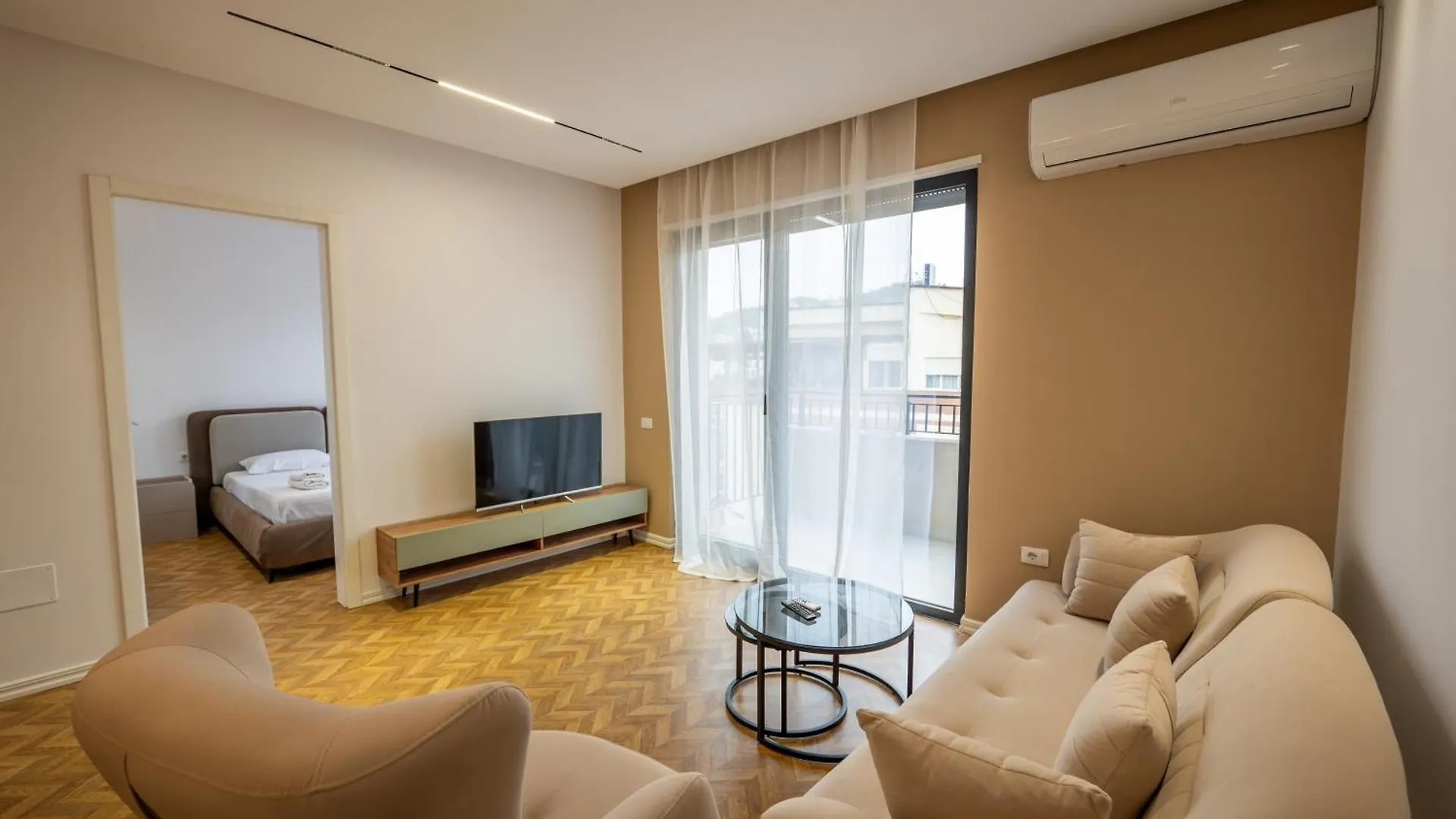 Tirent Apartment-Modern Bedrooms Stay Near Liqeni I Thate ティラナ 0*,