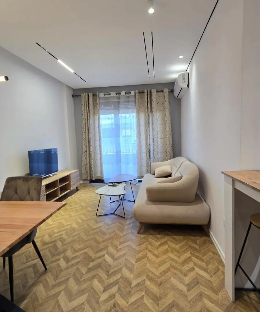 アパート Tirent Apartment-Modern Bedrooms Stay Near Liqeni I Thate ティラナ アルバニア
