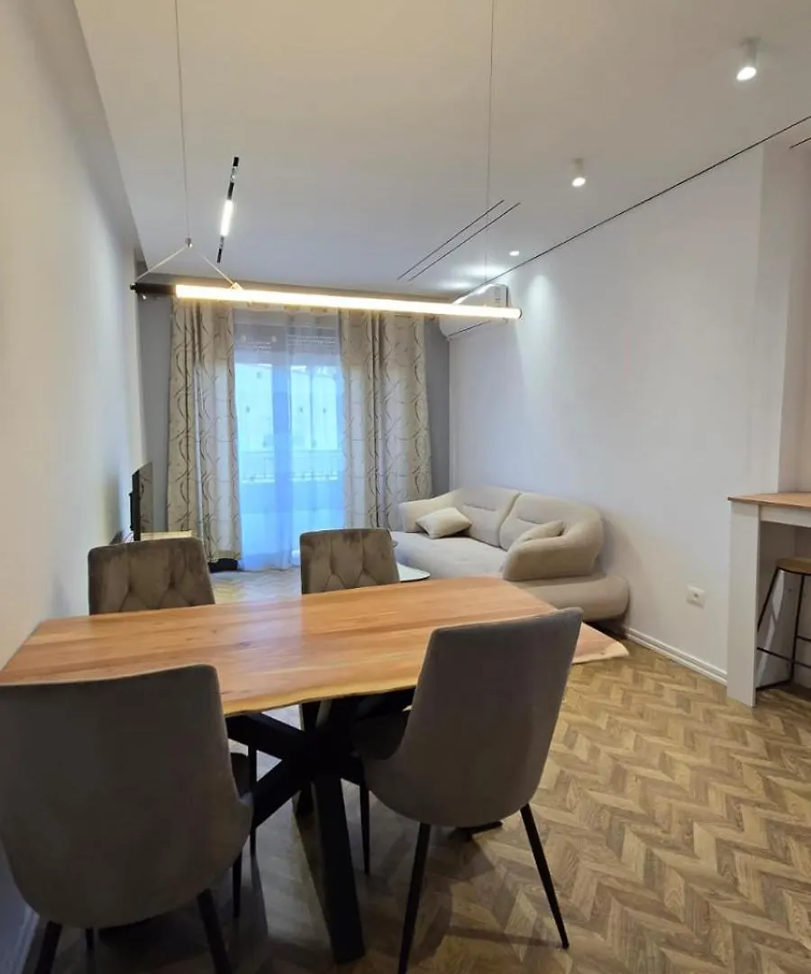 Tirent Apartment-Modern Bedrooms Stay Near Liqeni I Thate ティラナ 0*,