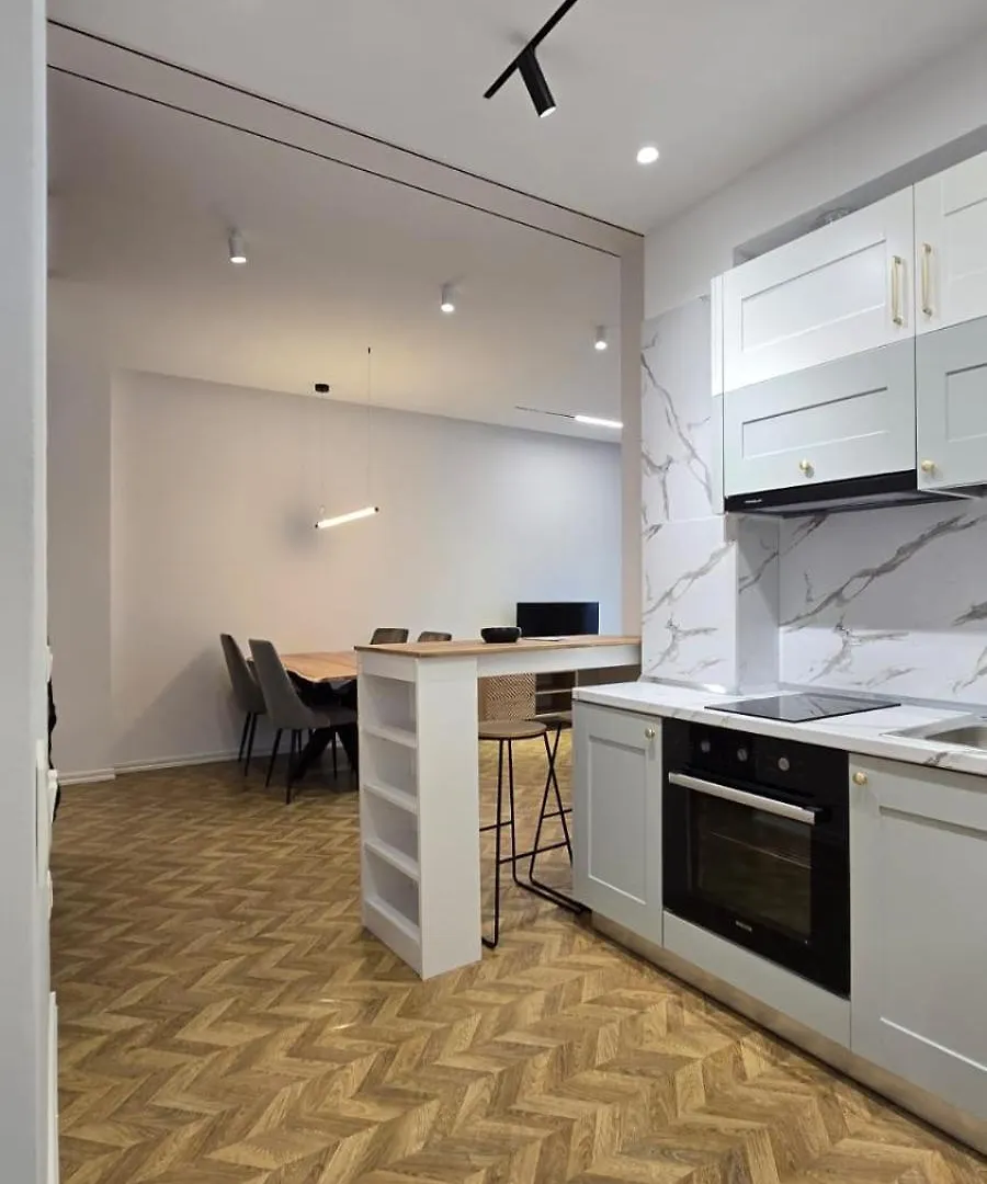 Tirent Apartment-Modern Bedrooms Stay Near Liqeni I Thate ティラナ 0*,  アルバニア