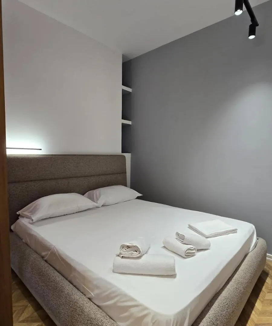 アパート Tirent Apartment-Modern Bedrooms Stay Near Liqeni I Thate ティラナ